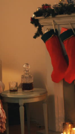la chimenea decorar con decoración de navidad y adornos