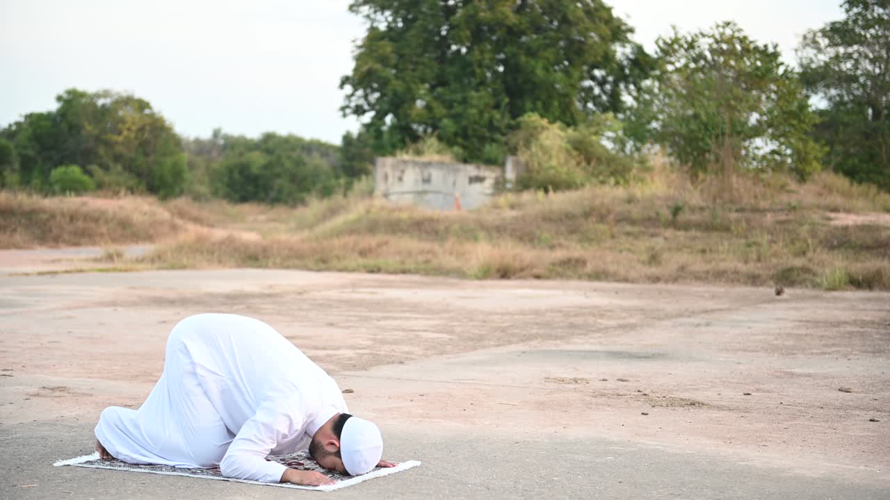 실루 젊은 아시아 무슬림