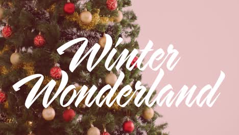 animación de la bandera de texto del país de las maravillas de invierno sobre un árbol de navidad decorado contra un fondo rosa