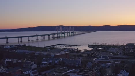 Puente-Gobernador-Mario-Cuomo-Al-Atardecer,-EE.UU.