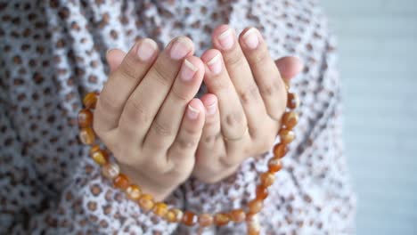 muslim woman praying