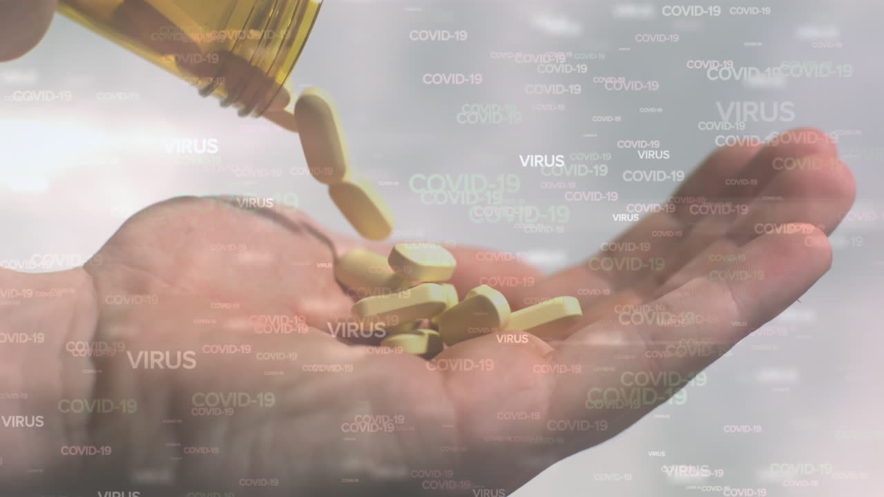 카우카시안 손에 들고 있는 알약 상자 위에 여러 개의 떠다니는 코로나19 단어들의 애니메이션