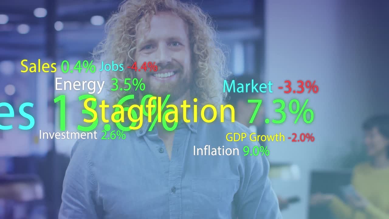 animação de processamento de dados sobre empresário caucasiano trabalhando em escritório