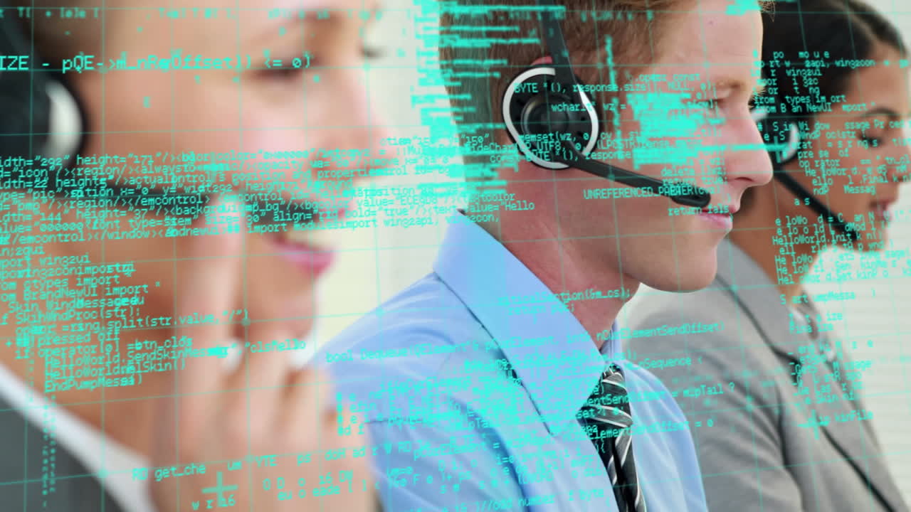 animación del procesamiento de datos sobre personas de negocios que usan auriculares telefónicos