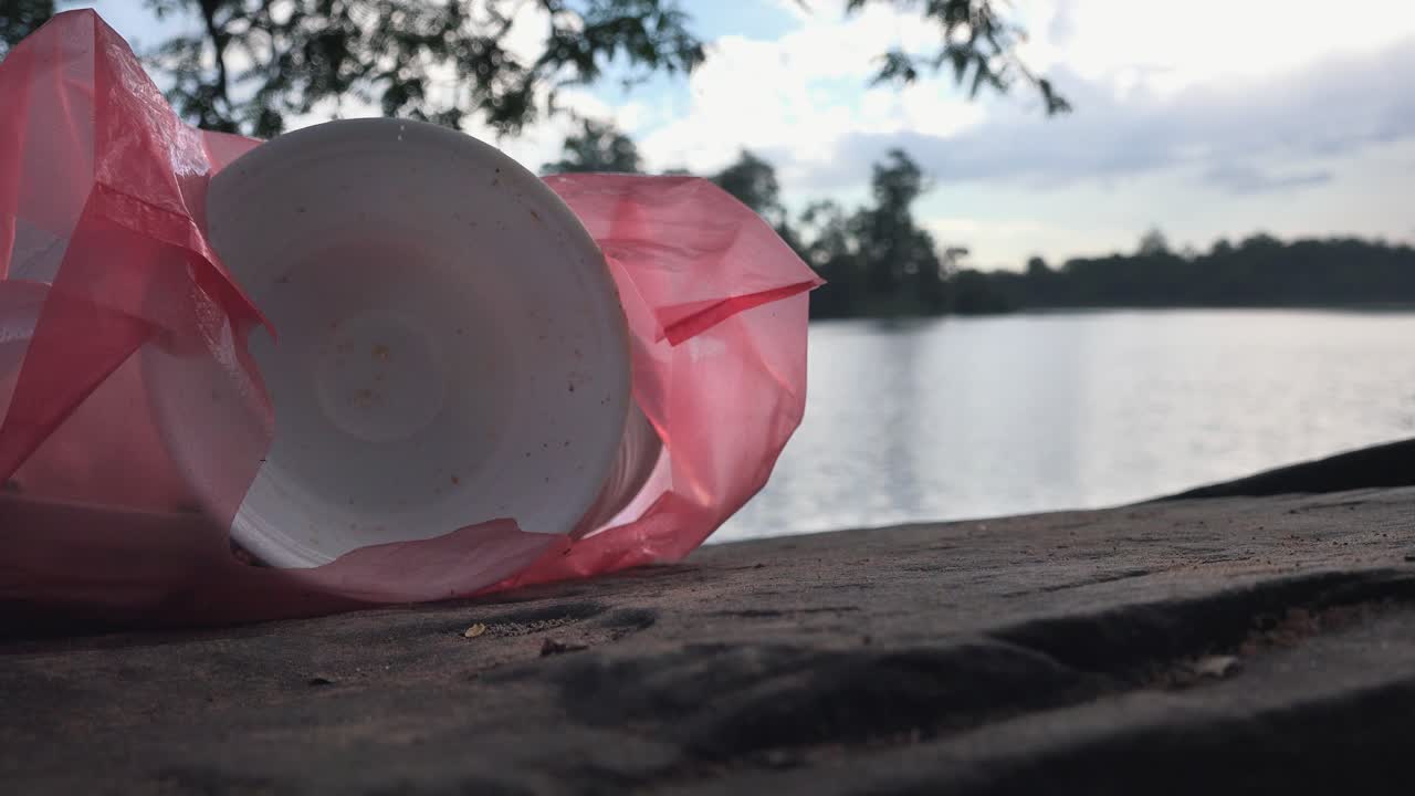 앙코르와트의 쓰레기 테이크아웃