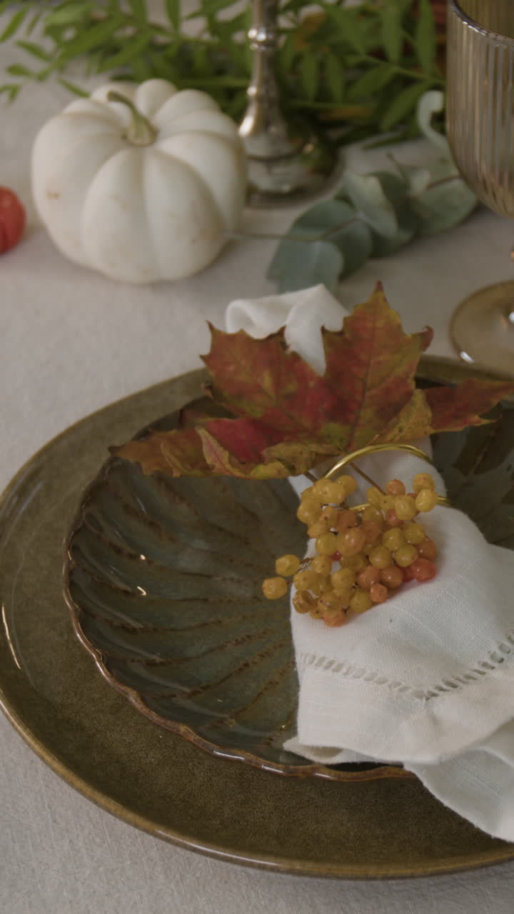 Autumn Thanksgiving Table Setting