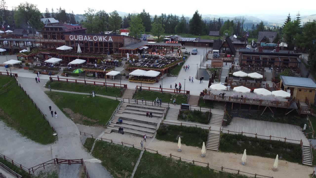 paso elevado de la cordillera de gubałówka cerca de las montañas polacas tatry-1