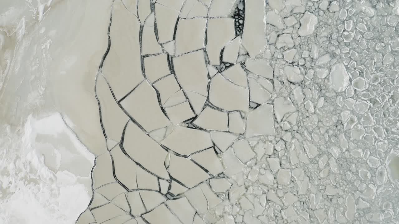 formación de hielo en la superficie de las etapas del agua 4k