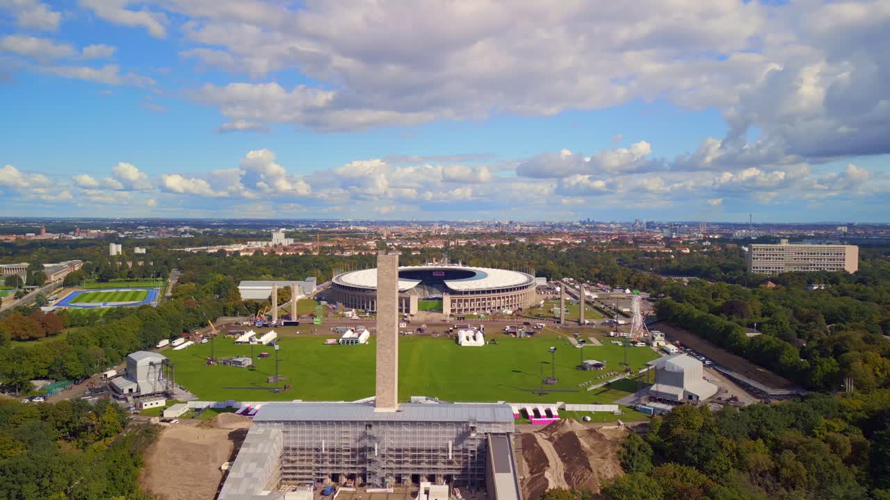 campo de juego del estadio y pista de atletismo