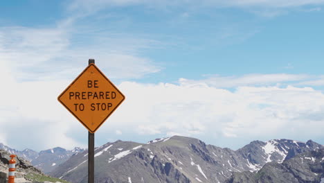 Road-sign-in-the-Mountains