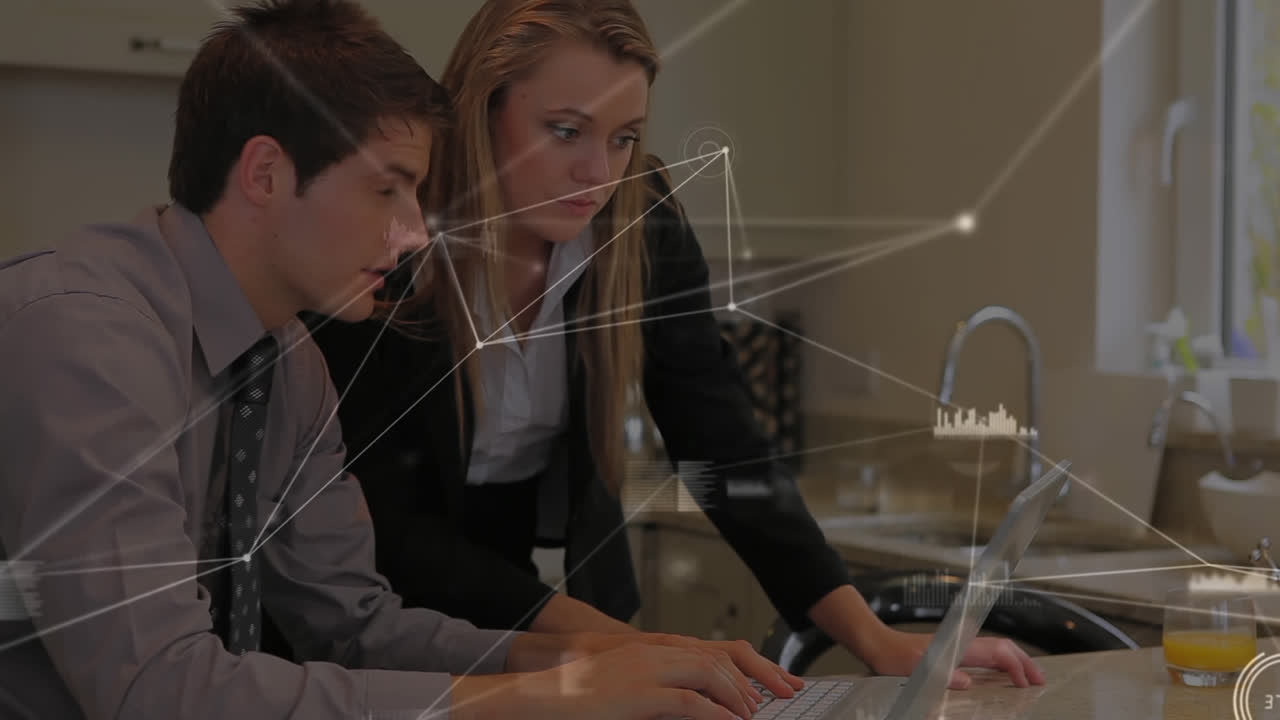 анимация пары, сидящей за столом над сетью соединений на заднем плане.