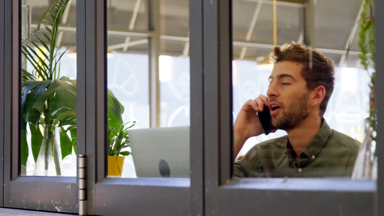 Man talking on mobile phone 4k