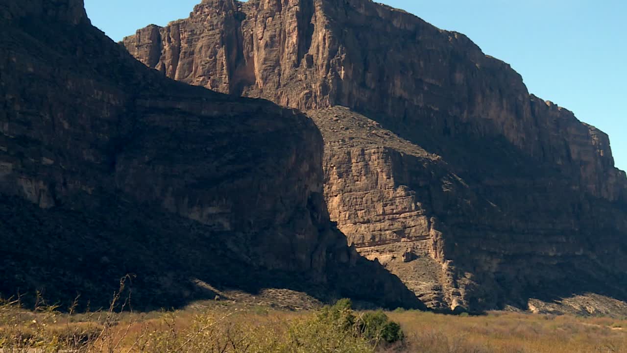 Montagne rocciose nel Parco Nazionale di Big Bend, Texas, con topografia imponente