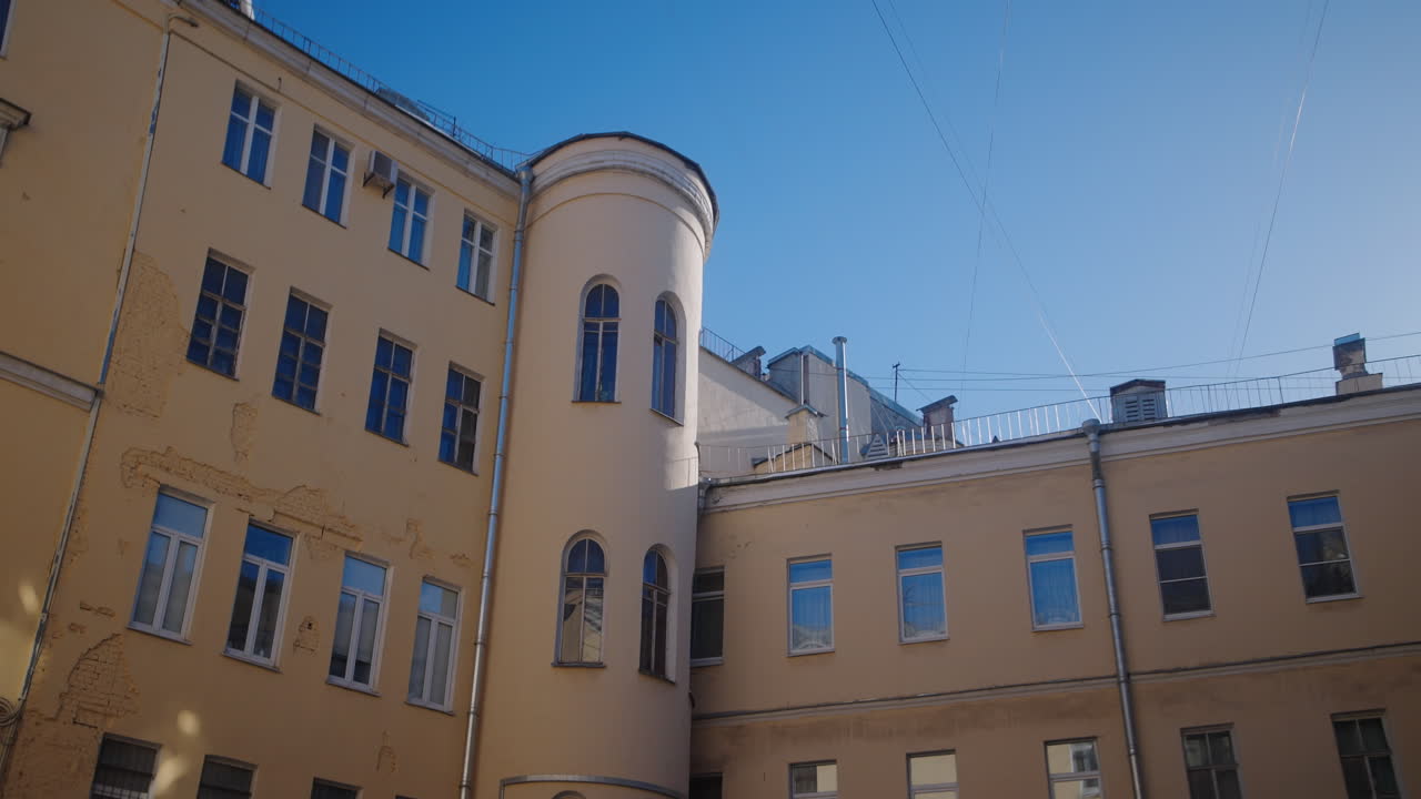 exterior de un edificio de estilo europeo antiguo