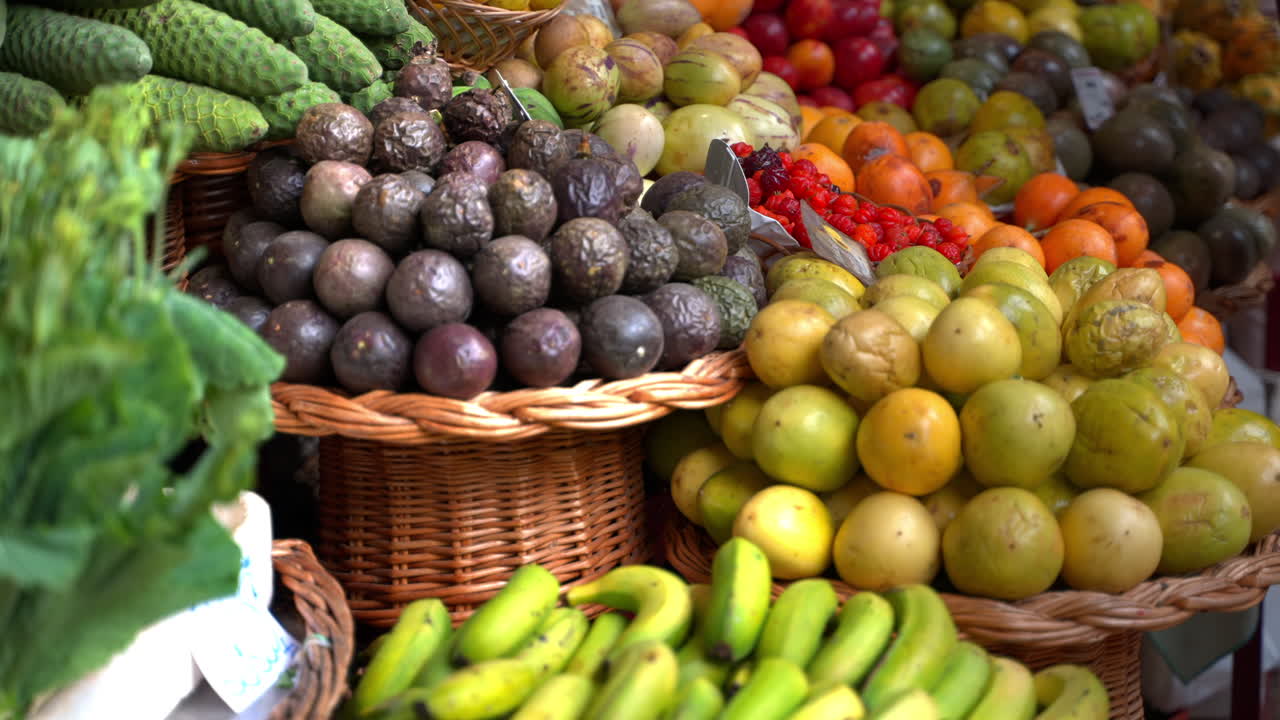 mercado vibrante de frutas tropicales