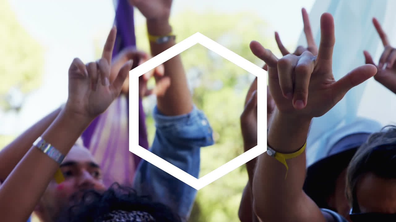 다양한 친구들이 춤을 추는 모양의 애니메이션