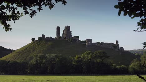 castillo de corfe, dorset, reino unido. luz de la mañana