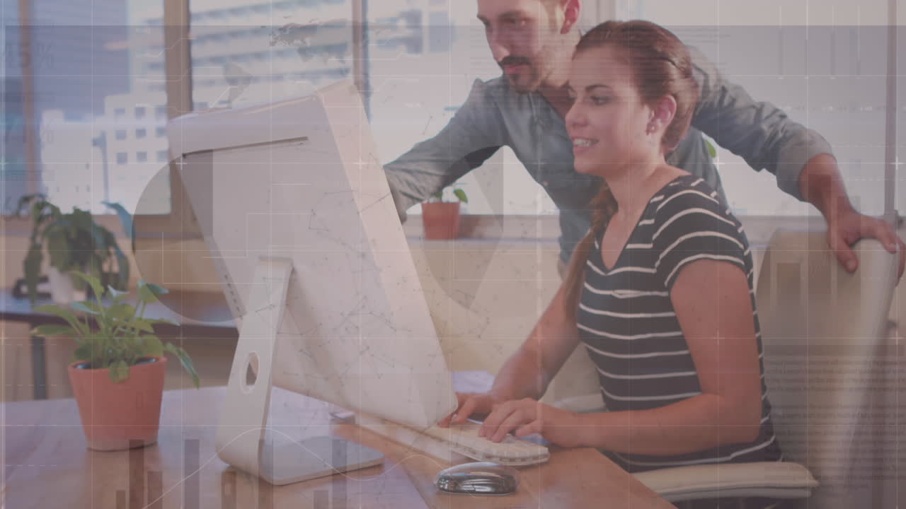 animación de estadísticas y procesamiento de datos sobre personas de negocios que usan computadora en reuniones