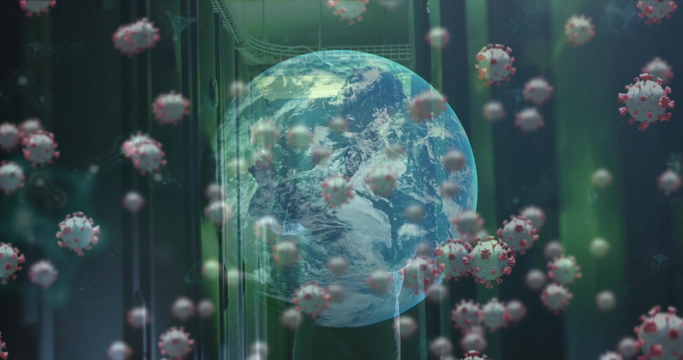 Animazione di cellule di coronavirus e un globo sopra una sala server di computer.