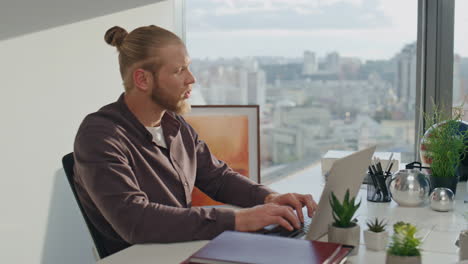 Calling-woman-asking-partner-windows-place-close-up.-Focused-man-texting-laptop