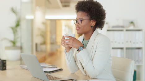 African-businesswoman-using-laptop