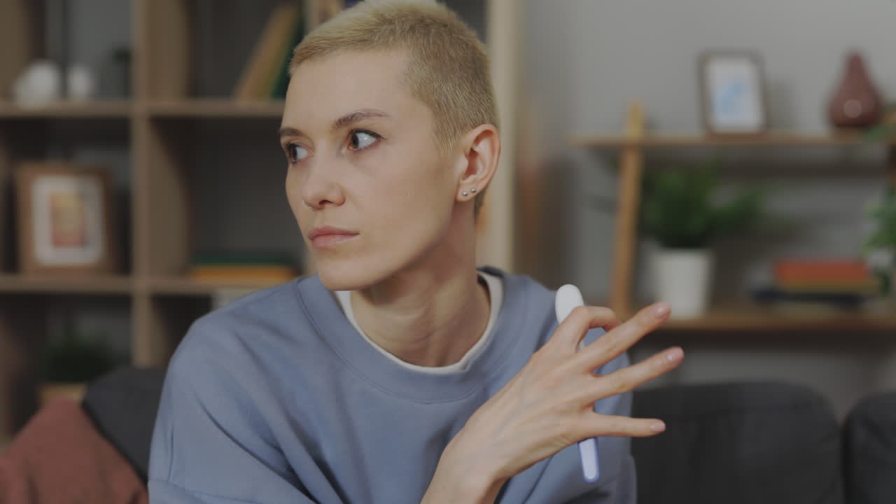 mujer haciendo una prueba de embarazo