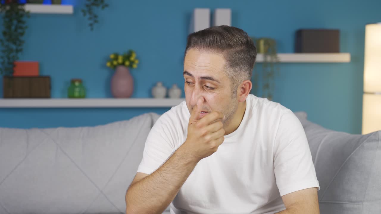 hombre con problemas familiares.