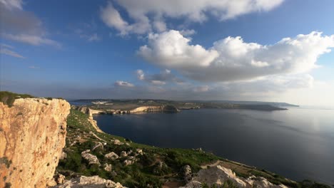 Video-De-Lapso-De-Tiempo-De-Malta,-área-De-Mellieha,-Que-Muestra-El-Hermoso-Paisaje-En-Una-Tranquila-Tarde-De-Otoño