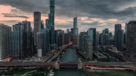 Chicago-River-Bei-Sonnenuntergang-Hyperlapse-Luftaufnahme