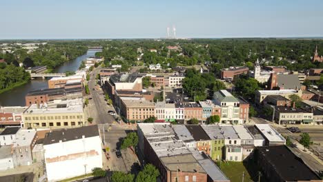 South-Monroe-St,-Monroe-Michigan,-Raisin-River-and-the-Monroe-power-plant-in-the-background