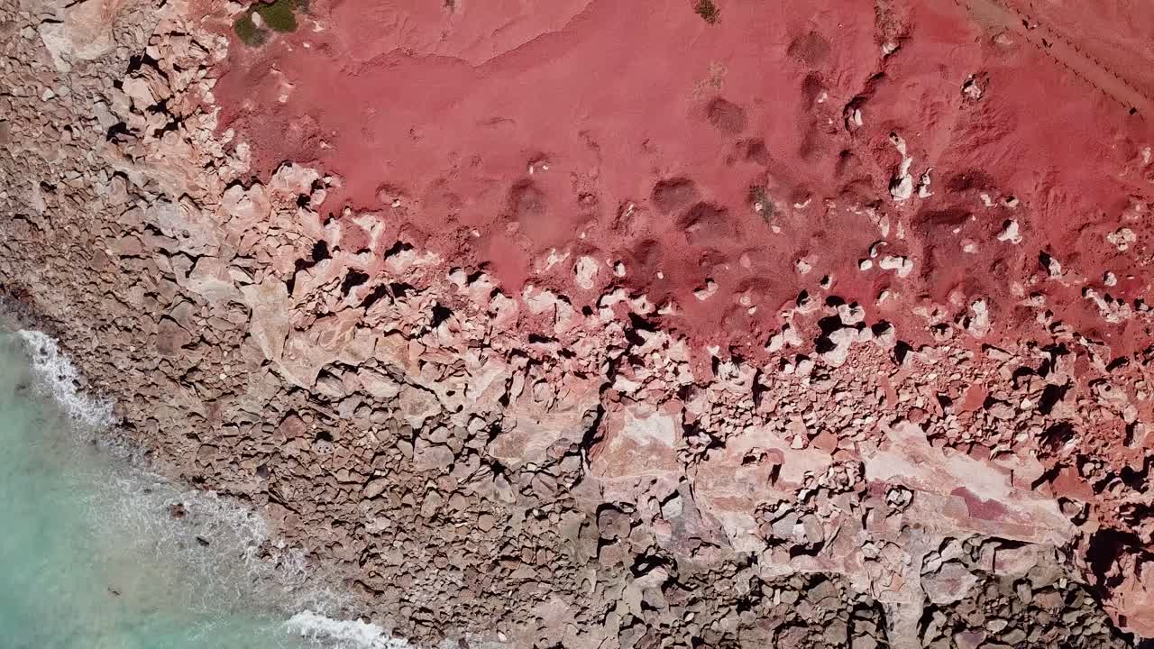 сверху вниз воздушный вид береговой линии гантаум-пойнт в западной австралии