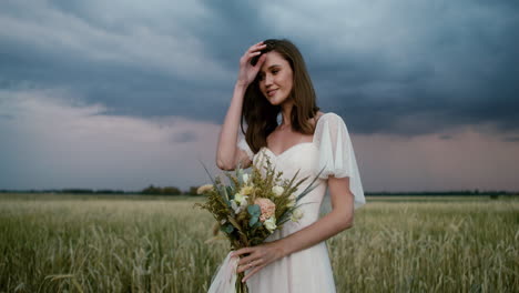 Bride-posing-in-a-field