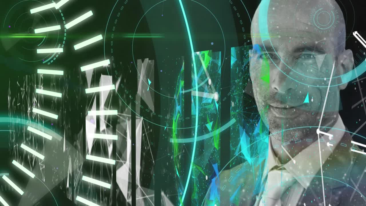 animación de escaneo de alcance y procesamiento de datos sobre el hombre de negocios sonriente