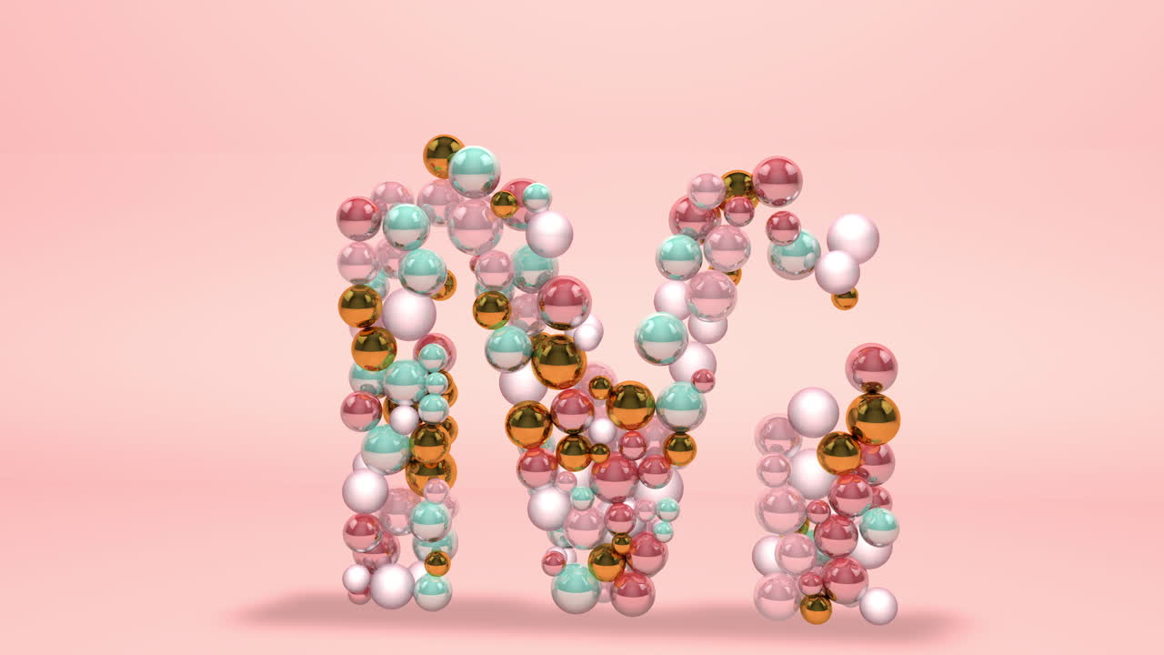 문자 m 구슬, 유리 공, 파스텔 진주, 크리스탈 보석 및 금으로 만들어졌습니다.