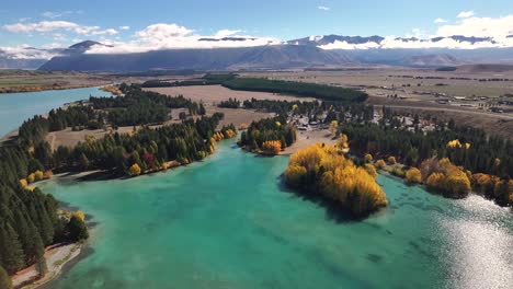 Lake-Ruataniwha-campground-and-mountain-range-during-sunny-Autumn-day