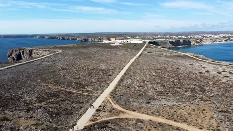 vista aérea del interior de una fortaleza en portugal