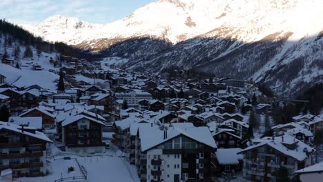 Jib-up-of-idyllic-mountain-town-in-winter