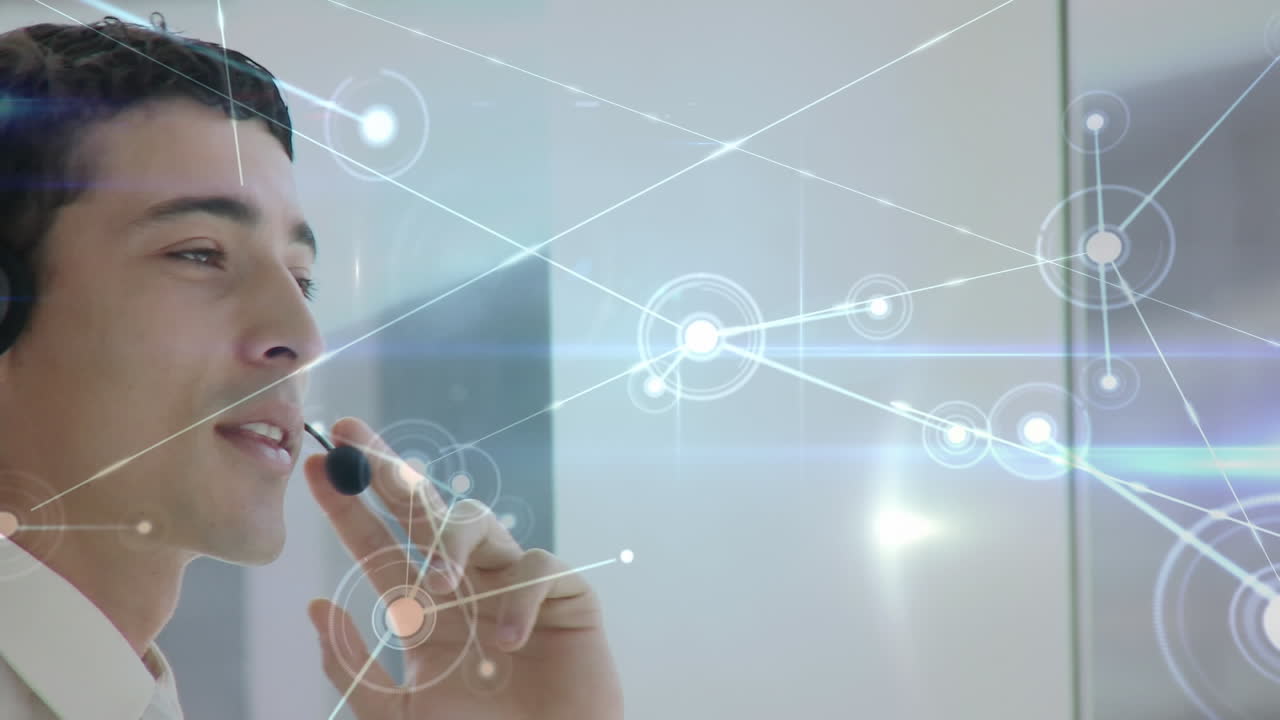 animación de la red de conexiones a través de un hombre de negocios usando auriculares telefónicos