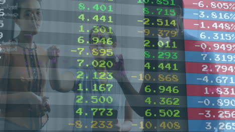 animación del procesamiento de datos financieros sobre diversas personas de negocios en la oficina