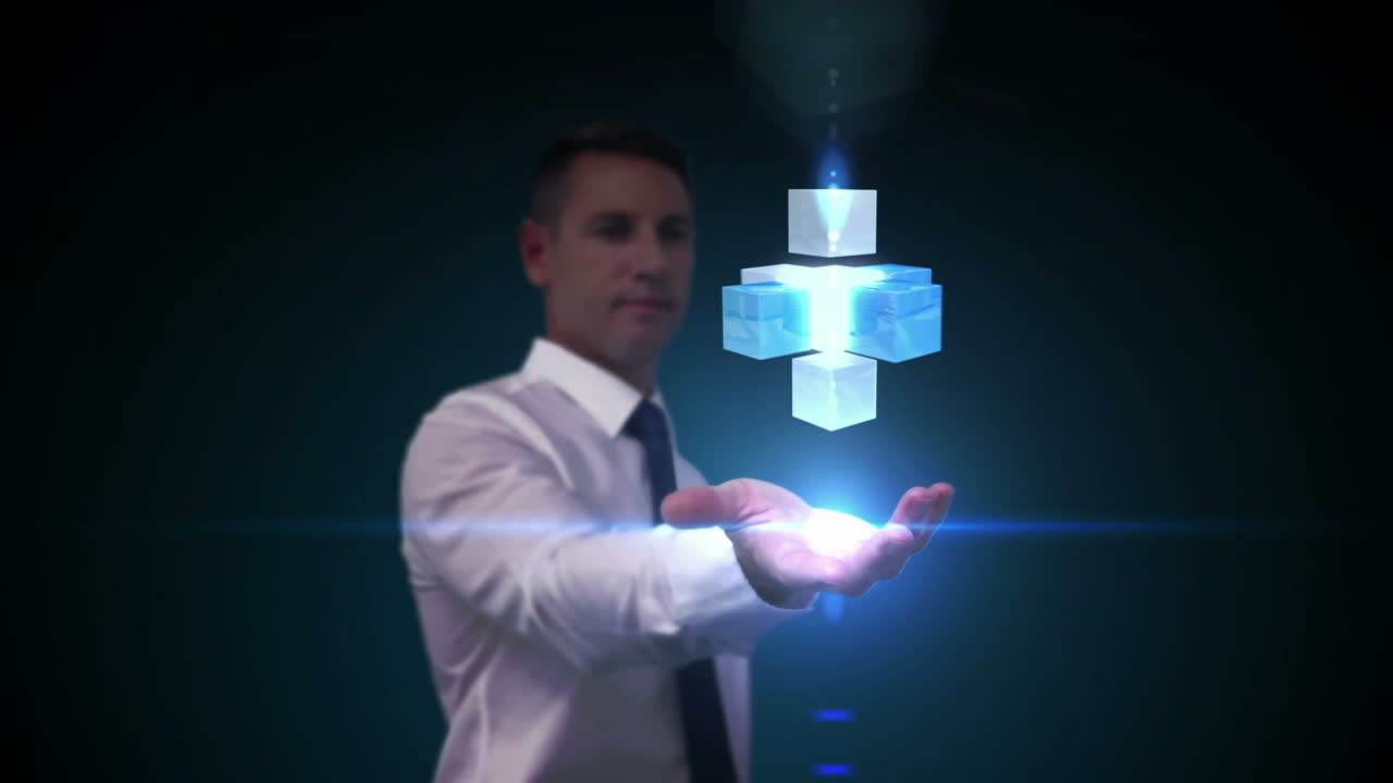 hombre de negocios presentando cubos holográficos