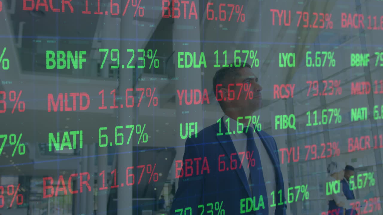 animación del procesamiento de datos financieros sobre diversas personas de negocios que caminan en la oficina moderna
