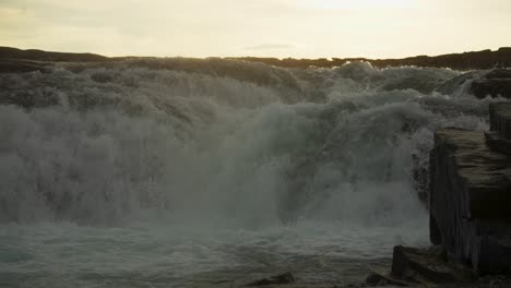 Waterfall-flowing-through-a-rocky-tundra