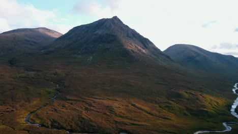 Blick-Auf-Die-Berge-In-Glencoe,-Schottland-Aus-Der-Luft