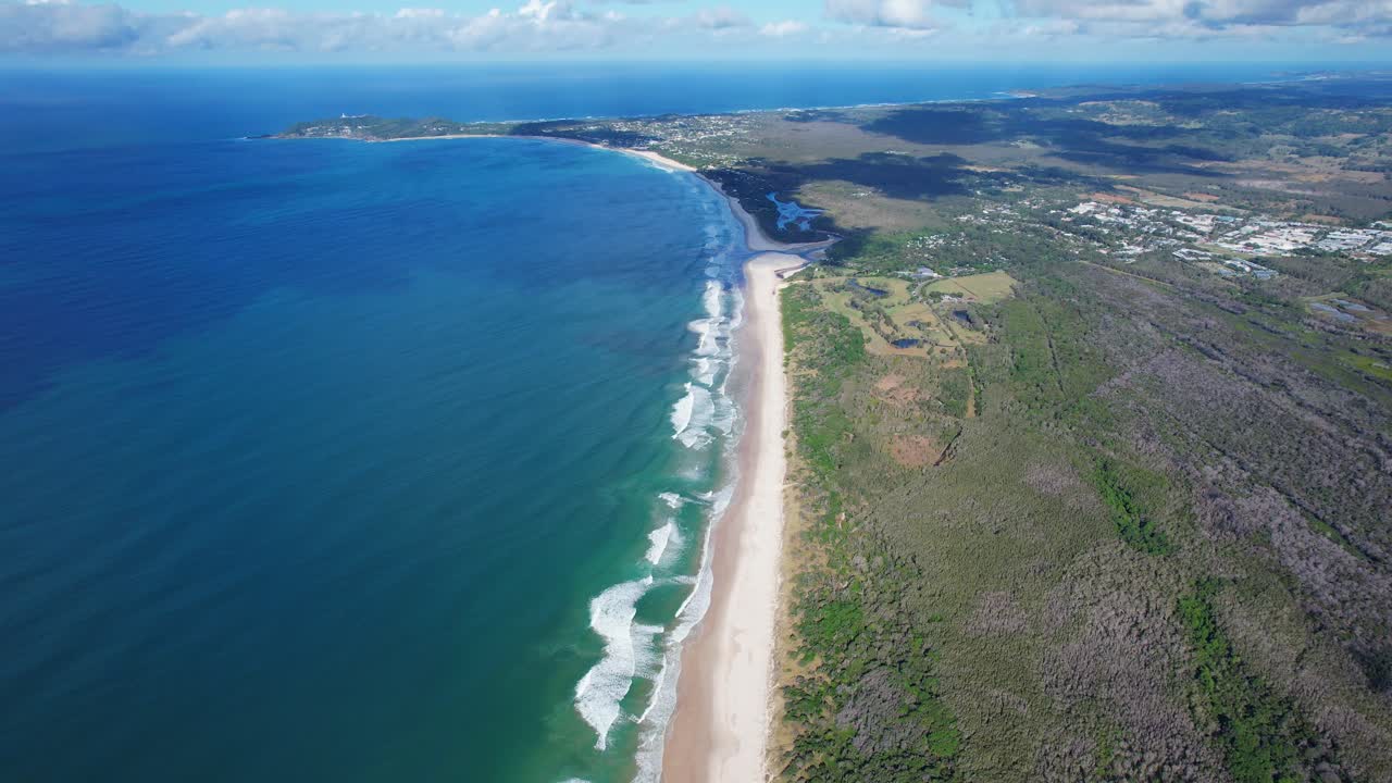 오스트레일리아 뉴사우스웨일스 주 바이런 베이에 있는 노스 펠리빌 공립 해변의 파노라마 풍경