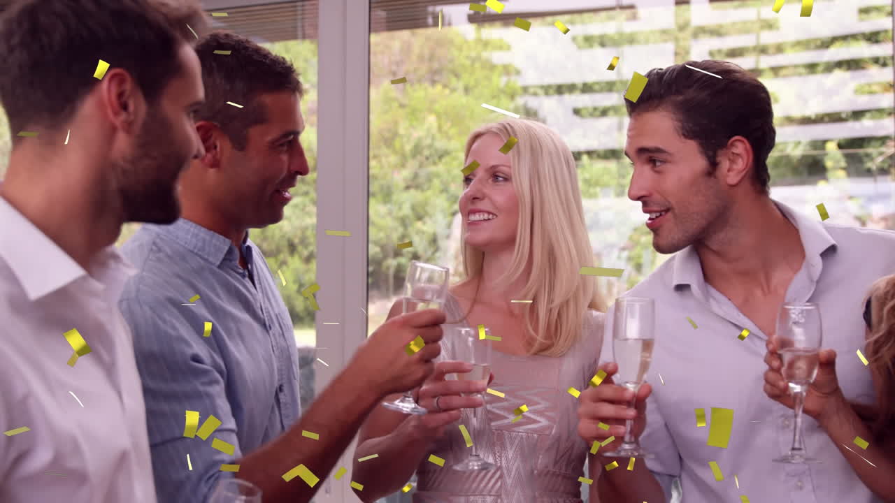 grupo de amigos celebrando