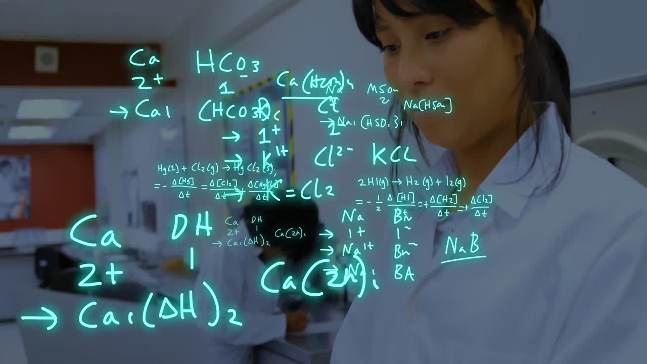 실험실에서 두 인종의 여성 과학자에 대한 과학 데이터 처리의 애니메이션