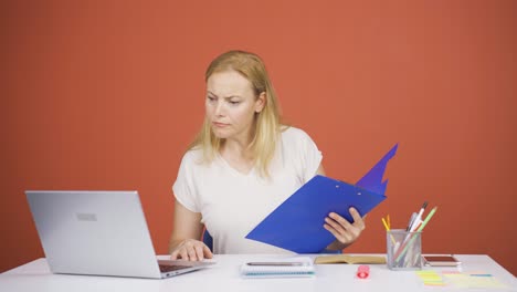 The-woman-looking-at-the-documents-is-thoughtful.