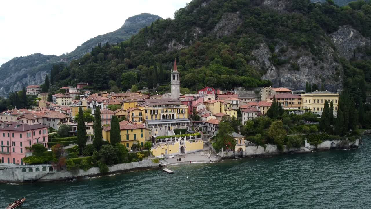 Ripresa da drone rilassante e tranquilla di una bellissima città europea immersa nella natura