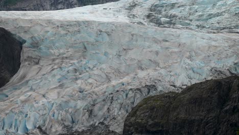 primer plano del glaciar mendenhall en el verano