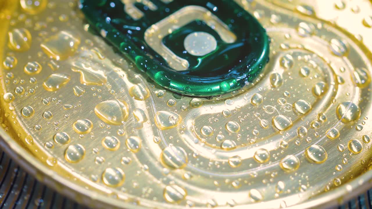 Aluminum Soda Tin Can Lid Cover of soft drink on ice goes around the circle.